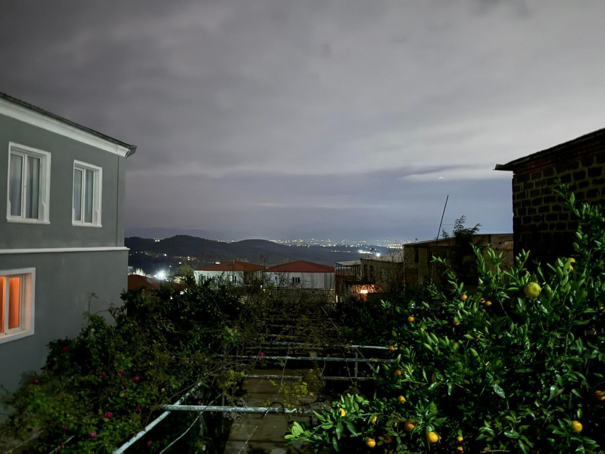 Guest House T&N Kutaissi Exterior foto
