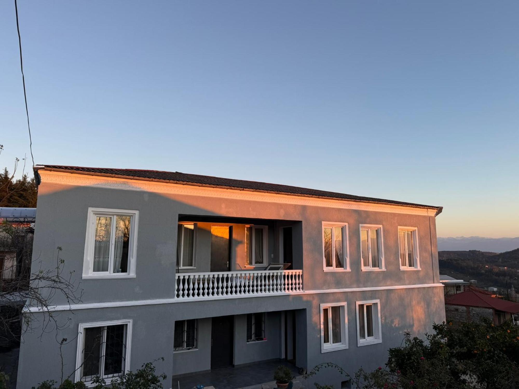 Guest House T&N Kutaissi Exterior foto